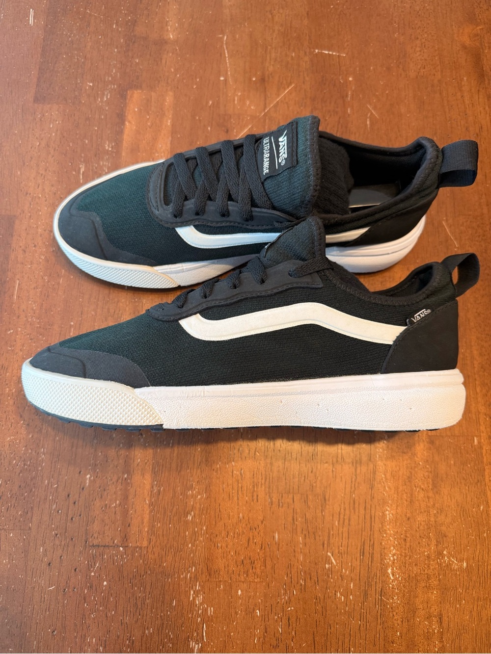 Vans UltraRange AC Trainer Black True White Men’s 7.5 Women’s 9 Cleaned